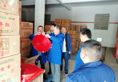 畢節(jié)市市場(chǎng)監(jiān)管局赴大方縣開展?；芳盁熁ū癜踩O(jiān)管專項(xiàng)檢查，強(qiáng)化日用雜品銷售環(huán)節(jié)安全責(zé)任